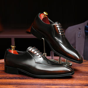 Chaussures habillées brodées avec un motif unique et une semelle antidérapante, chaussures habillées pour hommes, chaussures en cuir - Product Image 2