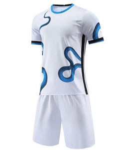 Uniformes de football professionnels pour adultes, vêtements de sport sublimés, uniformes de football personnalisés à vendre avec le nom du joueur d'équipe - Product Image 2