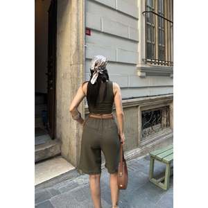 Pantalones Cortos Talla Mediana con Detalles de Dardos HS2031 - Caqui - Product Image 5