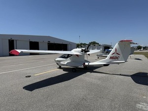 Avion amphibie léger ICONA5 2018 d'occasion, biplace, à ailes pliables, disponible à la vente - Product Image 3