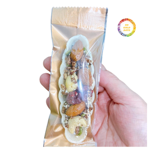 Biscuit en forme de bateau aux noix croustillantes, au goût sucré doux et à la structure ferme, adapté aux options d'emballage individuel ou en vrac - Product Image 1