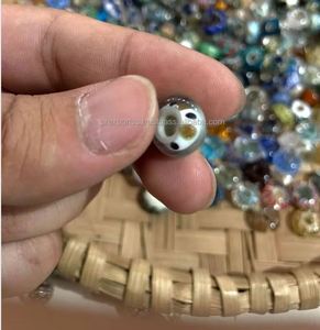 Vidrio de color transparente Multicolor de nueva moda para mujer Fabricación de joyas a granel precio de proveedor indio cuentas de vidrio - Product Image 6