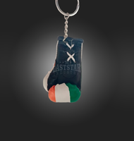 Porte-clés de haute qualité en forme de mini-gant de boxe en cuir PU, personnalisé avec logo du drapeau irlandais et poignet à lacets