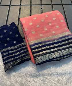 Saree de mariée en velours avec dentelle et détails floraux - Product Image 2