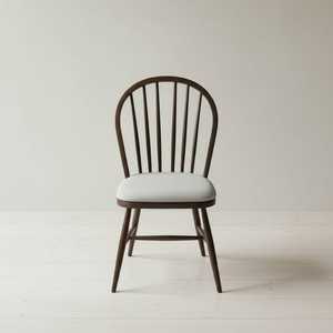 เก้าอี้ไม้ทำด้วยมือพร้อมที่นั่งหุ้มคลาสสิกวินด์เซอร์ด้านหลังพร้อมความสะดวกสบายทันสมัยเหมาะสำหรับการรับประทานอาหารร้านอาหารหรืองานแต่งงาน - Product Image 1