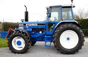Tractor de Ruedas Diésel Ford 8210 Usado de 80HP, Maquinaria Agrícola de Segunda Mano Confiable con Motor y Rodamientos a Excelente Precio - Product Image 6