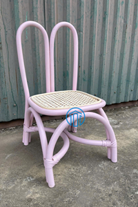 Chaise d'enfant en rotin rose pastel en bois courbé fait à la main siège de canne tissé chaises d'intérieur enfant pour le salon - Product Image 2