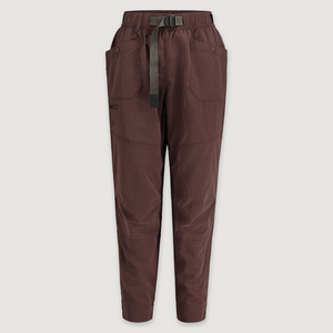 Pantalon pour femme au profil lisse, conçu pour la mobilité quotidienne, avec un design raffiné et une présence moderne et légère. - Product Image 1
