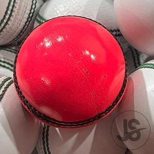 Pelota de críquet profesional de cuero Rosa 156G pelotas duras multicolores 156G duras para deportes y entrenamiento - Product Image 4
