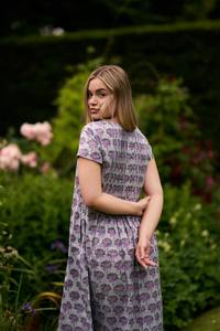 Vestido Bohemio de Algodón Lotus Lake, Estampado Floral en Bloque a Mano, Color Lila Grisáceo, Informal, Ocasional, Moda Ética - Product Image 2