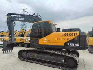Excavadora de cadenas Hyundai 225-9S: Solución de movimiento de tierras de alto rendimiento con capacidad de 22 toneladas, cucharón de 1.5m, motor y bomba - Product Image 2