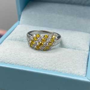 Anillo de diamante amarillo intenso de racimo de corte brillante redondo de 1,20 quilates, oro blanco de 14K, banda de aniversario de diamantes cultivados en laboratorio Amarillo Blanco - Product Image 5