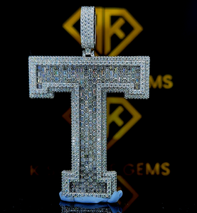 Icy Initial Baguette & Round Cut Moissanite T Pendentif, Pendentif Hip Hop Homme, Cadeau Pour Lui, Nom Personnalisé Anniversaire Ou Anniversaire - Product Image 1