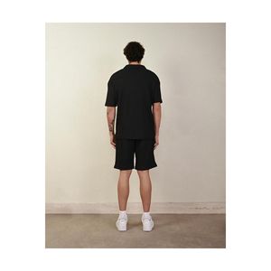 T-shirt a collo alto con bottone e tasche in raso - Product Image 3