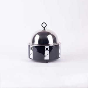 Casserole de luxe en acier inoxydable dans une marmite extérieure noire brillante avec couvercle rond en métal pour servir des aliments - Product Image 1