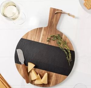 Nueva tabla de cortar de madera versátil hecha a mano con acabado pulido, aspecto atemporal y funcionalidad - Product Image 3