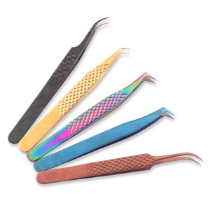 Pince à épiler pour extensions de cils Diamond Grip avec logo personnalisé, qualité supérieure, en acier inoxydable, pointe poudrée, avec étui en cuir - Product Image 4