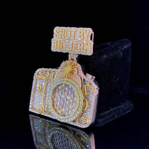 Collier pendentif en or plaqué avec logo de caméra en diamant taille baguette en moissanite glacé, nouvelle mode 2025 - Product Image 5