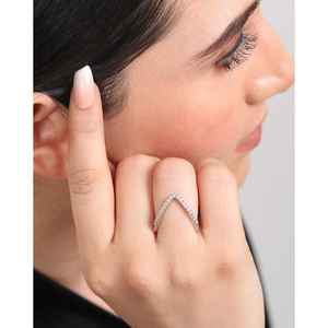 Anillo de Boda Elegante para Mujer de Acero Inoxidable con Circonita y Baño de Oro de 14K, Ajustable, con Incrustaciones, Diseño Moderno - Product Image 1