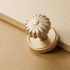 ลูกบิดประตูทองเหลือง หรูหรา สง่างาม วินเทจ คลาสสิก ประณีต ทำด้วยมือ ทนทาน มีสไตล์ ตกแต่งอย่างดี พรีเมียม - Product Image 1