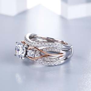 แหวนเจลิยา แอนนิเวอร์ซารี่ ทรีสโตน รูปทรงกลม ประดับด้วยเงินสเตอร์ลิงสองสี - Product Image 5