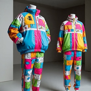 Ensemble survêtement coupe-vent pour homme à capuche personnalisé - Réversible Respirant 100% nylon - Product Image 4