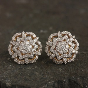 Pendientes de Botón con Diamantes Chapados en Oro, Elegante Diseño Floral de Varias Capas con Piedras Brillantes, Pendientes con Estilo - Product Image 2