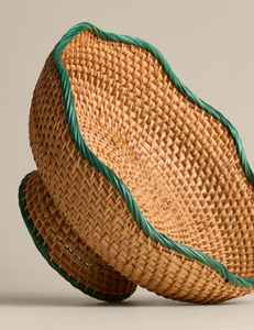 ตะกร้าหวายสานพร้อมขอบสีเขียวสำหรับวางบนโต๊ะอาหารในห้องครัว - Product Image 2