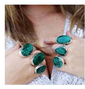 Bague en pierres précieuses émeraude taille ovale 925 monture en argent sterling avec bague à la mode plaquée argent pour cadeau de mariage ou fêtes - Product Image 3