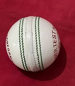 BOLAS DE CRICKET BLANCAS DE ALUM TANNED INGLES Talla de hombre 156gm Fabricado en cuero de alta calidad - Product Image 6