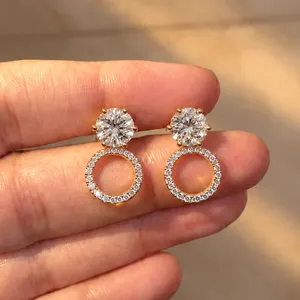 Boucles d'oreilles classiques en or 18 carats avec diamants de laboratoire, taille brillant rond, couleur G, pour femme, tendance, à porter au quotidien - Product Image 4