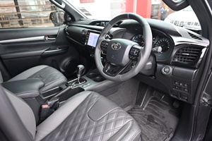 FIRST OWNER TOYOTA HILUX TURBO DIESEL CAB 2.8DT 4WD RHD 2022 RIGHT HAND <b>DRIVE</b> - Product Image 3
