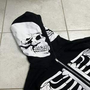 Sudadera con capucha de esqueleto de alta calidad para hombres y mujeres, cómoda y elegante, perfecta para ropa informal y fiestas de Halloween - Product Image 6