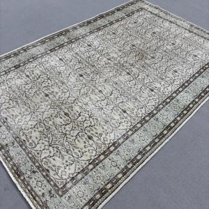 Vintage Turkish Large Rug 5.6x8.7 ft, Gray <b>Brown</b> Polka dot <b>Wool</b> Rug - Product Image 2