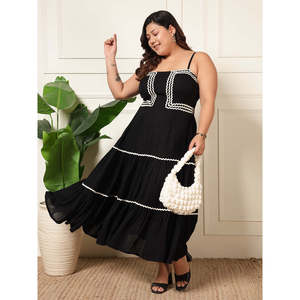 Deebaco Robe trapèze noire à volants pour femme, grande taille, avec bordure blanche, col carré, longueur cheville, bretelles spaghetti, style western - Product Image 1
