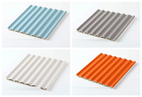 Grille murale verticale cannelée minimaliste, revêtement décoratif avec protection UV, longueur personnalisée, plusieurs couleurs disponibles.