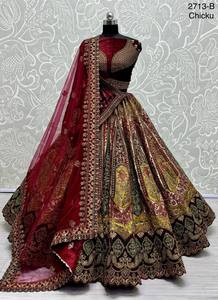 Lehenga choli ออกแบบเจ้าสาวมี dupatta คู่และกำมะหยี่หนักเย็บปะติดปะต่อกันที่แนบมา - Product Image 2