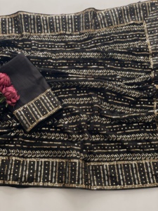 Nouveau Bollywood Blockbuster Designer Paillettes et broderie Travail Saree avec dentelle pour les fêtes adultes - Product Image 4