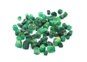 Piedra en bruto de Esmeralda rara genuina, tono verde profundo Natural, Ideal para diseñadores y coleccionistas de joyas de corte de cabujón prístino - Product Image 4