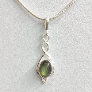 Pendentif en labradorite en forme de goutte d'eau (1,4 grammes) serti de laboradorscence! - Product Image 1