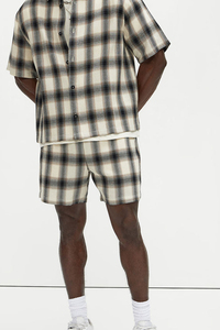 Trendy Summer Plaid <b>Shorts</b> for <b>Men</b> Featuring a Comfortable Fit, <b>Lightweight</b> Fabric and Classic Pattern Ideal for Casual Outings - Product Image 2