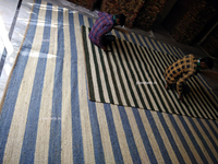 Meistverkaufter Blau-Weißer Hanf-Jute Geometrischer Flachgewebe-Teppich im Boho-Stil, Umweltfreundlich und Haustierfreundlich für Schlafzimmer, Gästezimmer und Flur