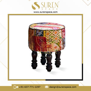 Meubles de salon design indien Qualité supérieure Meilleures ventes Design moderne Tissu Gudari Pouf en bois Style hôtel Bouffée - Product Image 2