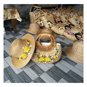 Chapeaux en jacinthe d'eau faits à la main en fibre de jacinthe d'eau, conçus pour un usage quotidien et un style tendance au Vietnam - Product Image 1