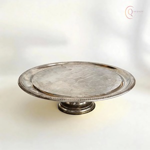 Soporte Clásico para Tartas de Metal con Estilo Contemporáneo, Perfecto para Exhibir Tartas, Postres y Creaciones de Panadería - Product Image 1