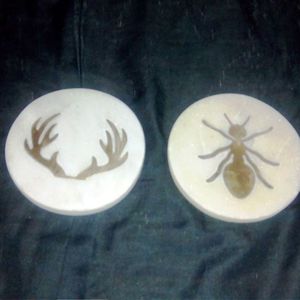 Juego de posavasos personalizado de resina de mármol MEDIO DE MADERA con color natural y personalizado Hecho EN LA India - Product Image 5