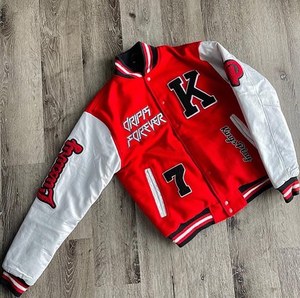 Chaqueta de bombardero de béisbol de otoño OEM con bolsillos inclinados Botón frontal Color Block Letter Patched Varsity Coat - Product Image 2