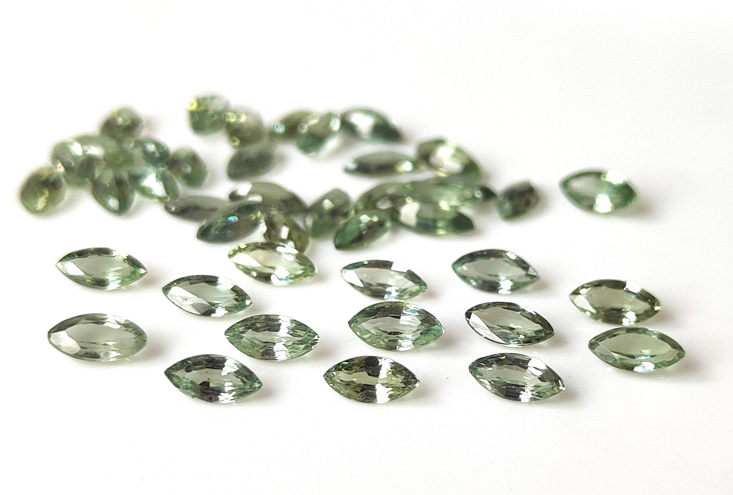 สีเขียว