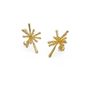 Pendientes llamativos de Starburst chapados en oro abstracto a la moda para mujer Diseño de aro artístico hecho a mano Estilo de moda Hecho principalmente en latón - Product Image 3
