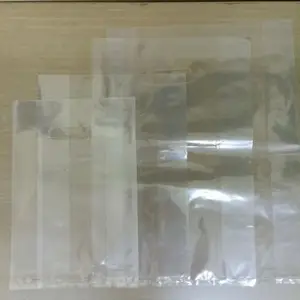 Bel sacchetto di plastica lucida utilizzato per conservare i regali